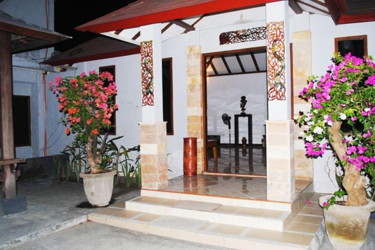 Lombok Beach Hotel Montongbuwoh Exteriör bild