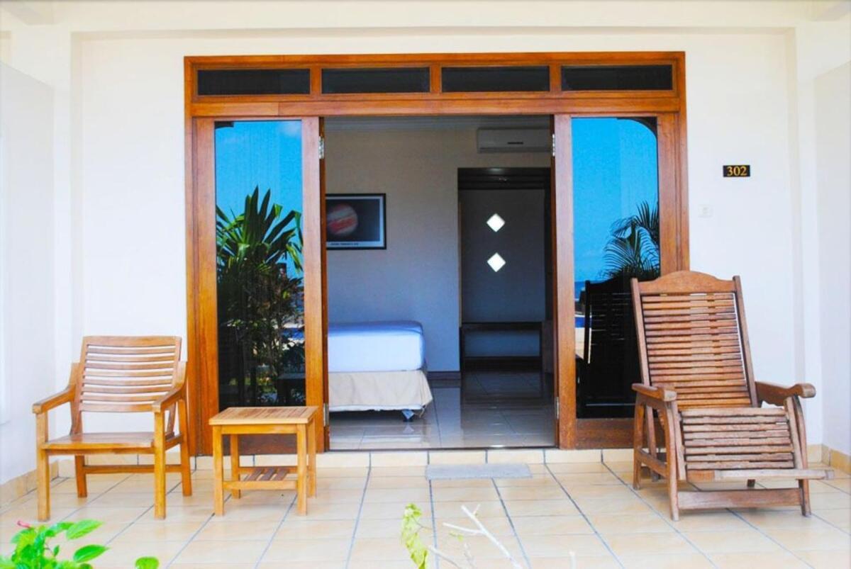 Lombok Beach Hotel Montongbuwoh Exteriör bild